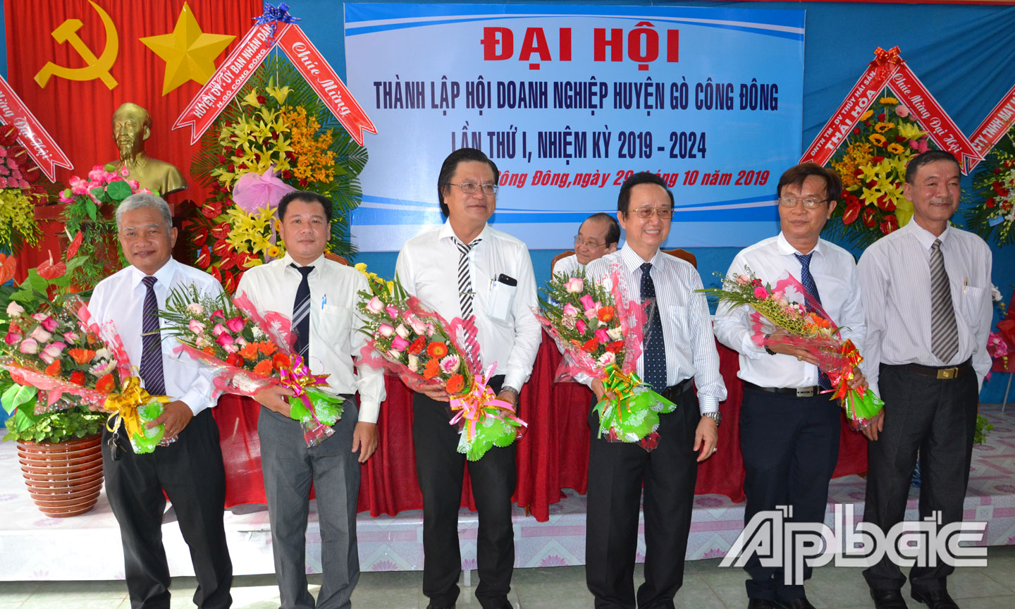 Ban Chấp hành Hội DN huyện ra mắt Đại hội.