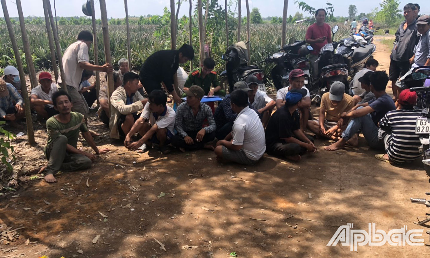 Các đối tượng tham gia đánh bạc.