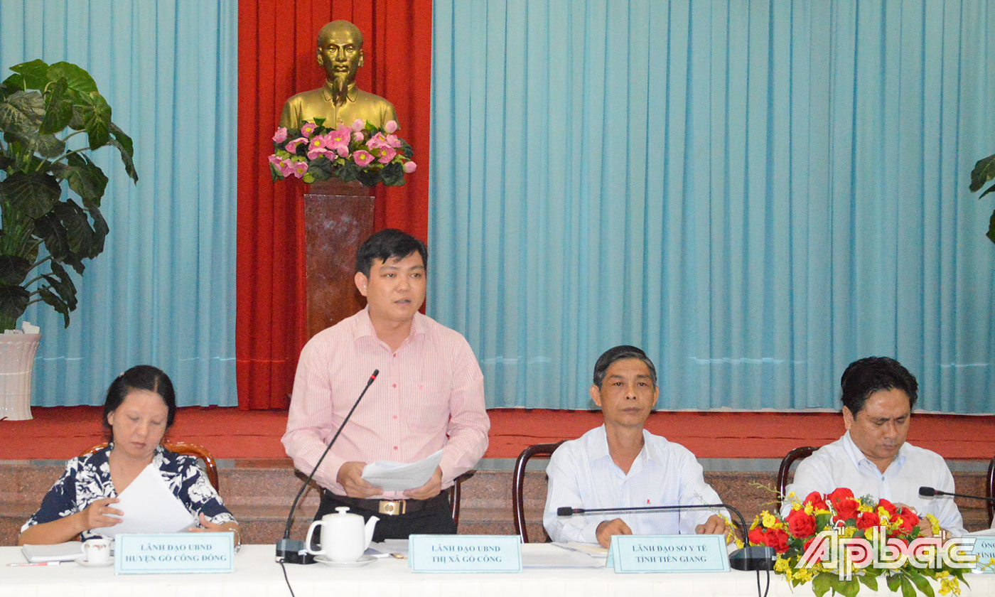 Bí thư Thị ủy, Chủ tịch UBND TX. Gò Công  Nguyễn Hữu Lợi phát biểu tại buổi làm việc.