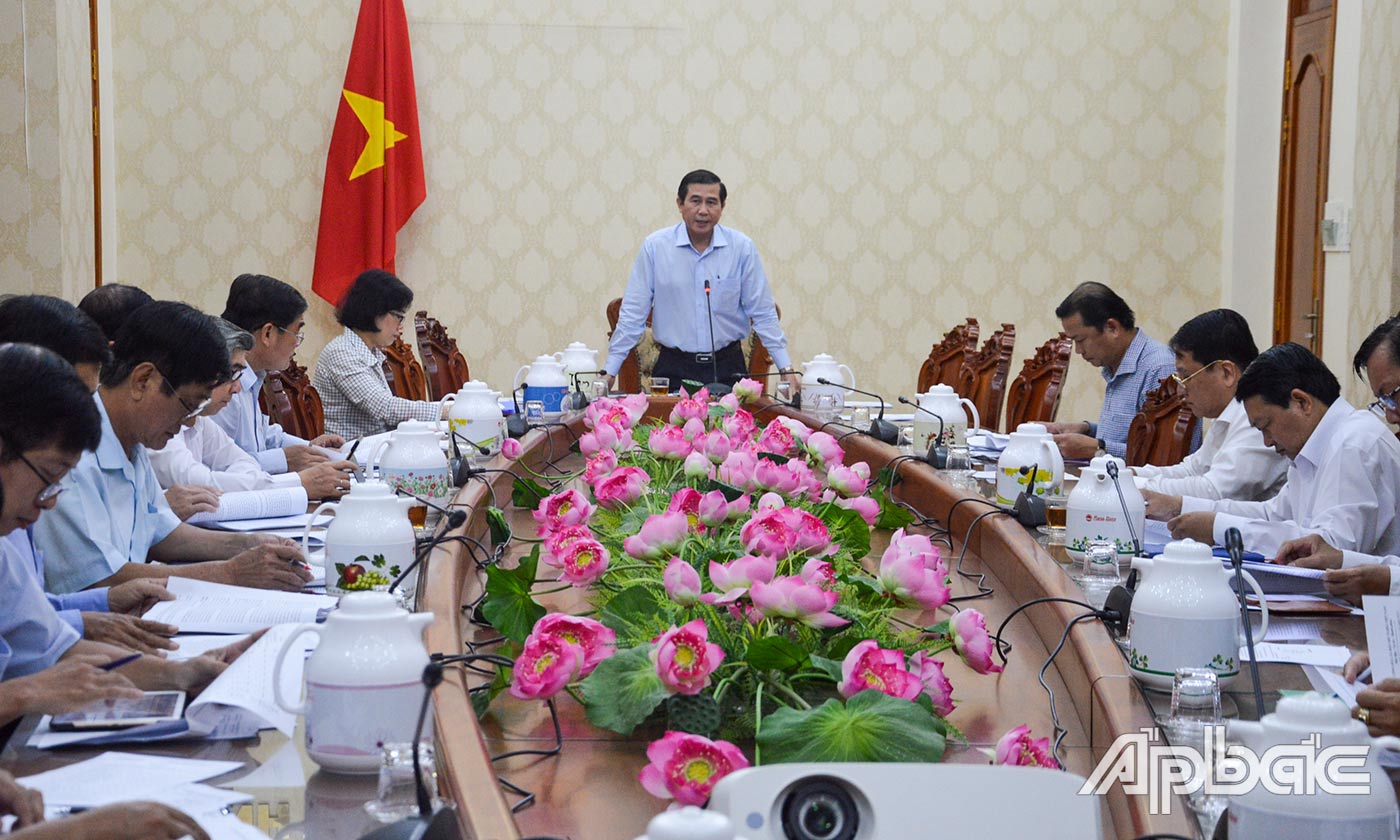 Đồng chí Lê Văn Hưởng phát biểu tại buổi làm việc.