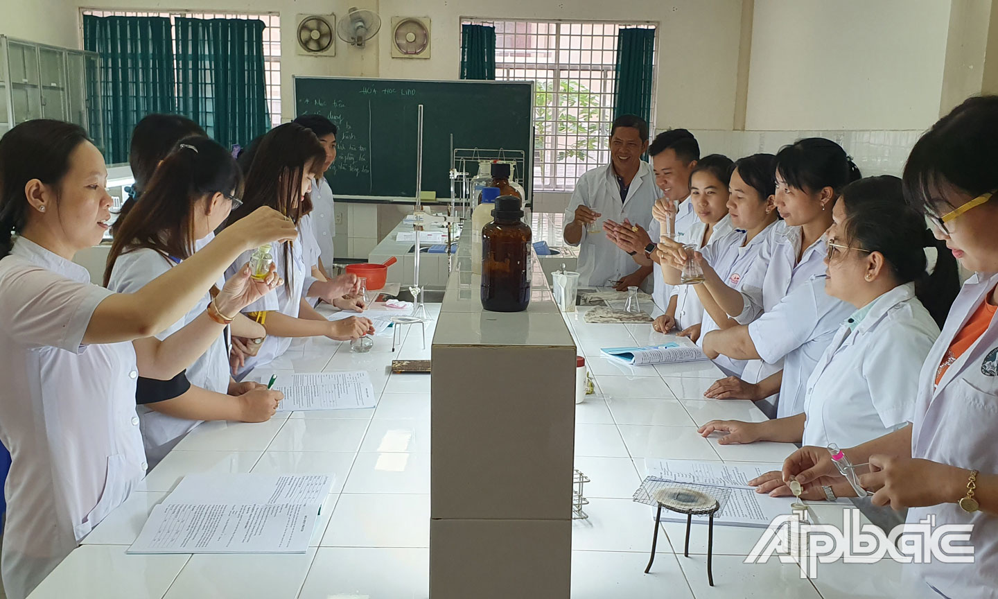 Nhà trường luôn tích cực đổi mới phương pháp giảng dạy; nâng cao, đổi mới giờ học thực hành cho học sinh, sinh viên. 