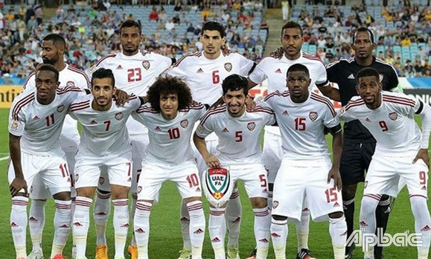 Liên quan đến trận đấu này, ĐT UAE đưa 24 tuyển thủ sang Việt Nam và thành phần đoàn gồm BHL, cán bộ đoàn, bác sỹ… lên đến 25 người.