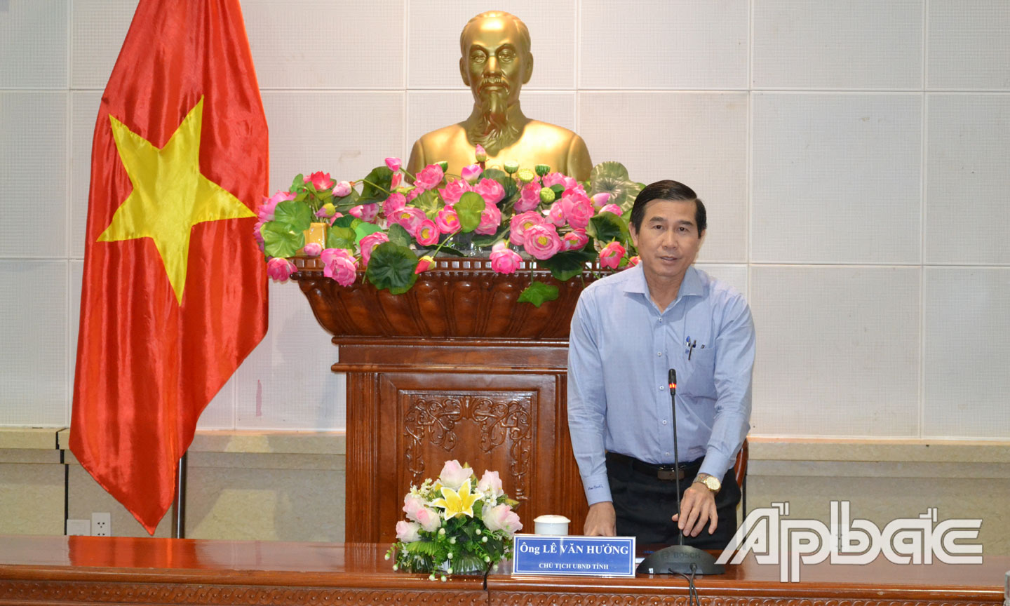 Chủ tịch UBND tỉnh Lê Văn Hưởng phát biểu tại hội nghị.