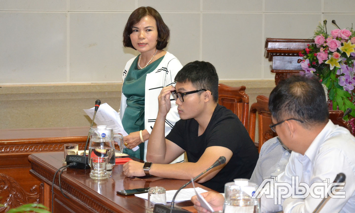Nhà đầu tư phát biểu ý kiến.