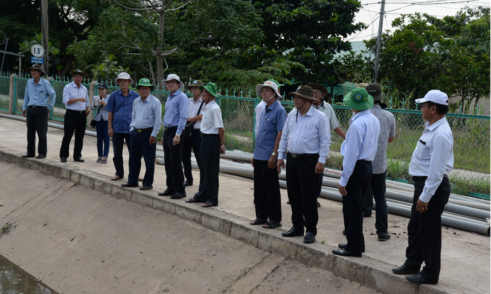 Thăm cầu, đập Cái Lá.