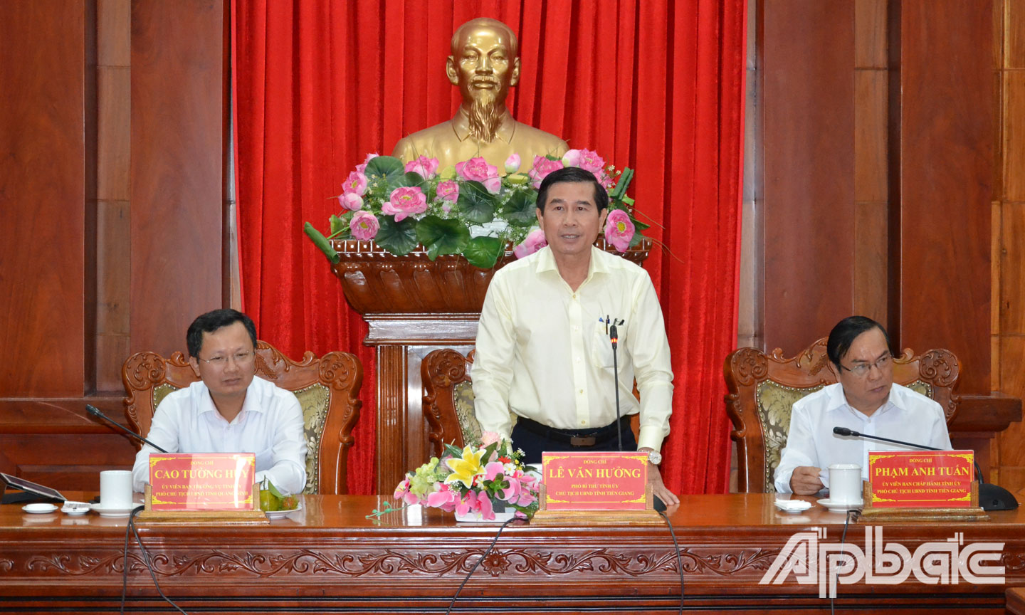 Chủ tịch UBND tỉnh Lê Văn Hưởng phát biểu tại buổi làm việc.