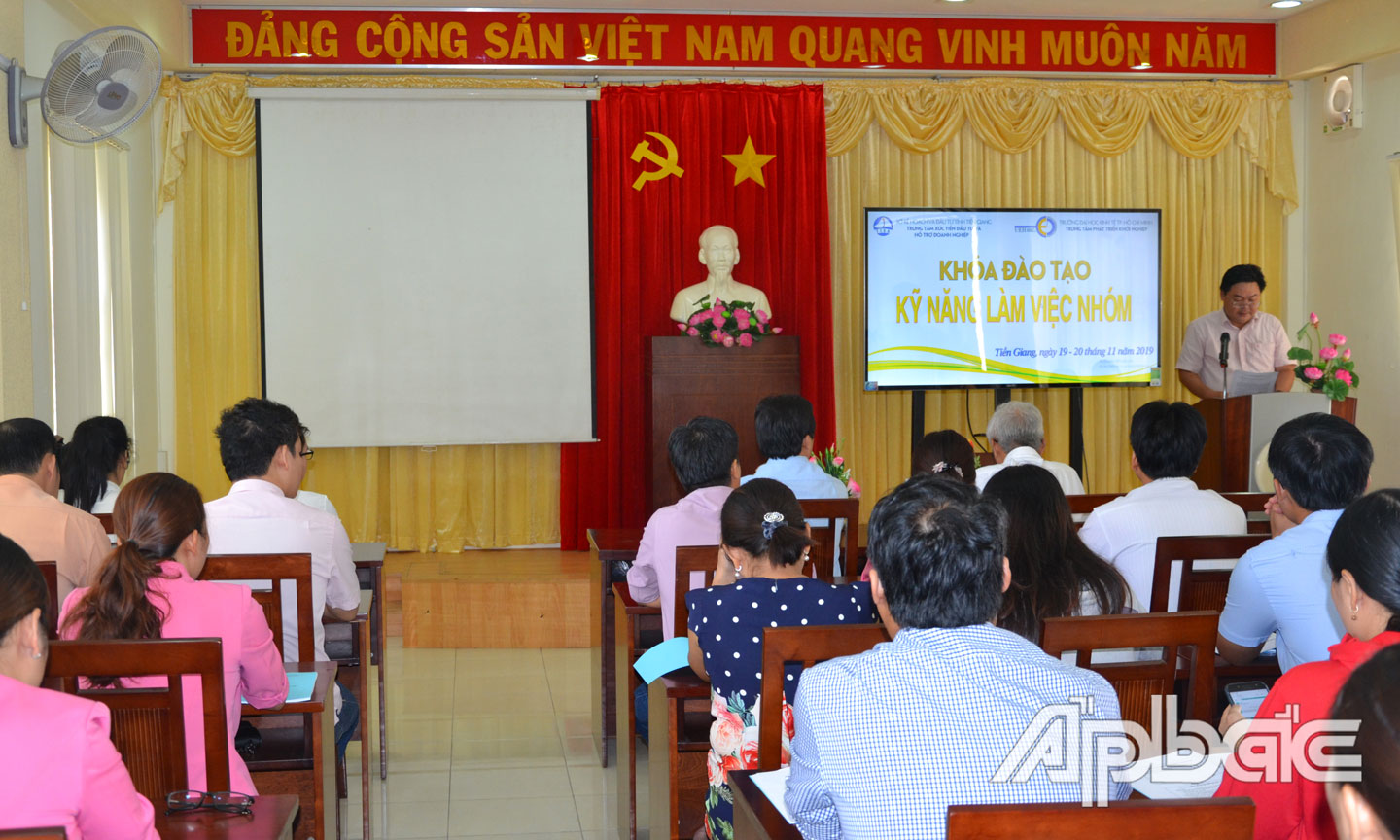 Quang cảnh buổi khai giảng Lớp đào tạo “Kỹ năng lao động cho doanh nghiệp”.