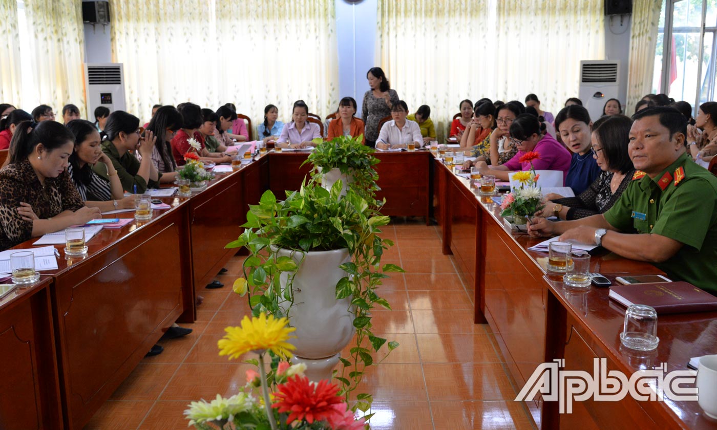 Quang cảnh buổi tọa đàm.