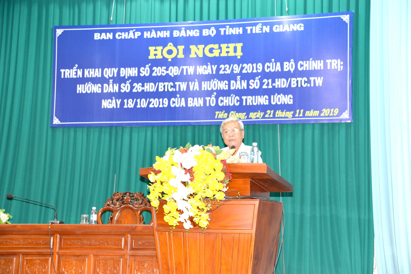 Đồng chí Trần Long Thôn, Ủy viên Ban Thường vụ Tỉnh ủy trực, Trưởng Ban Dân vận Tỉnh ủy triển khai Quy định 205 QĐ/TW,ngày 23-9-2019