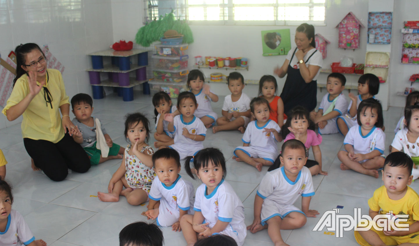              Nhờ  thực hiện tốt chính sách miễn, giảm học phí  mà nhiều học sinh  của tỉnh không phải bỏ học  vì hoàn cảnh khó khăn.