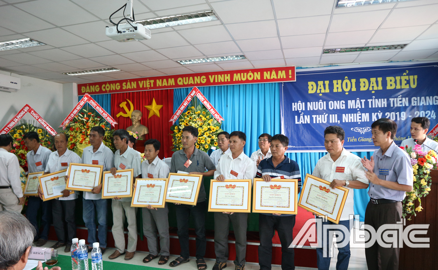 Quang cảnh buổi làm việc