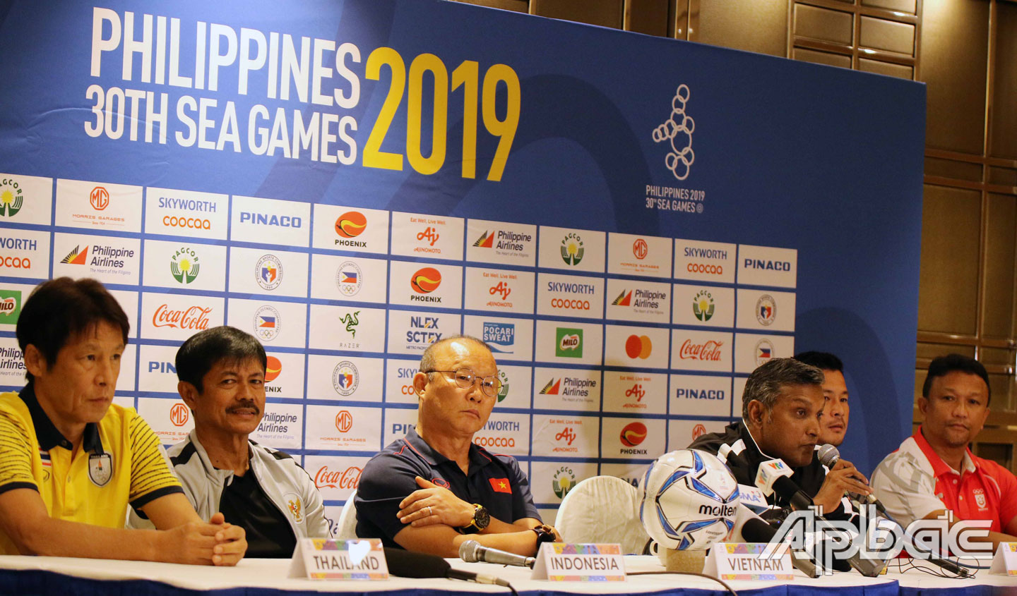 HLV Park Hang-seo tham dự họp báo trước vòng bảng môn bóng đá nam SEA Games 30