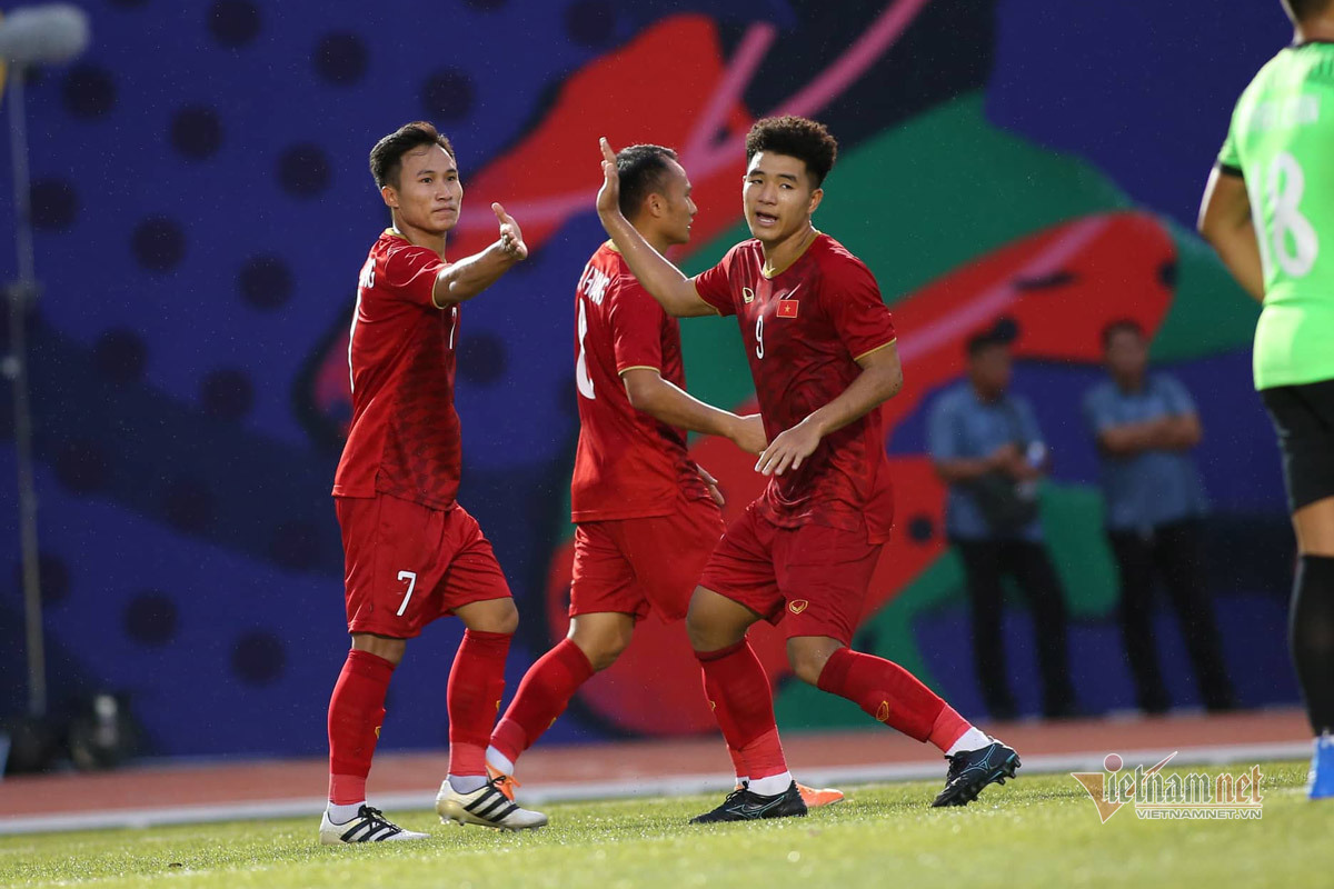 Đức Chinh (số 9) là cầu thủ đầu tiên lập Hattrick dưới thời HLV Park Hang-seo. Ảnh: Vietnamnet.vn