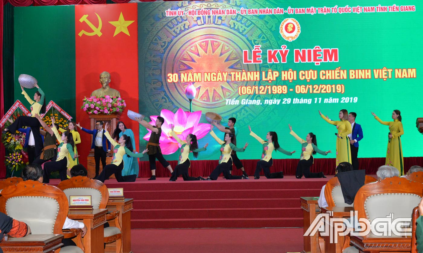 Các tiết mục văn nghệ chào mừng Lễ kỷ niệm.