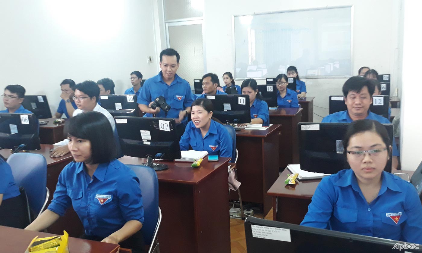 Lễ phát động đợt hoạt động kỷ niệm 90 năm Ngày thành lập Đảng Cộng sản Việt Nam.