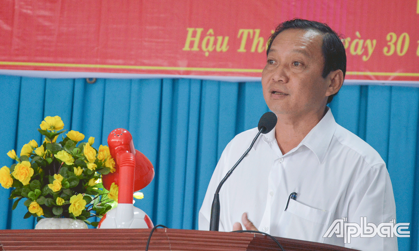 Chủ tịch UBND huyện Cái Bè Nguyễn Quốc Thanh trả lời các ý kiến, kiến nghị của cử tri.