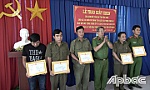 Khen thưởng 5 cá nhân tham gia bắt đối tượng trộm tài sản