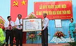 Thân Cửu Nghĩa đón nhận danh hiệu 