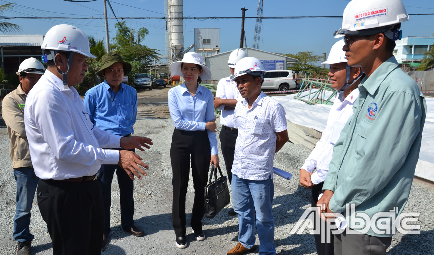 Phó Chủ tịch Thường trực UBND tỉnh Lê Văn Nghĩa kiểm tra tiến độ thi công gói thầu XL08.