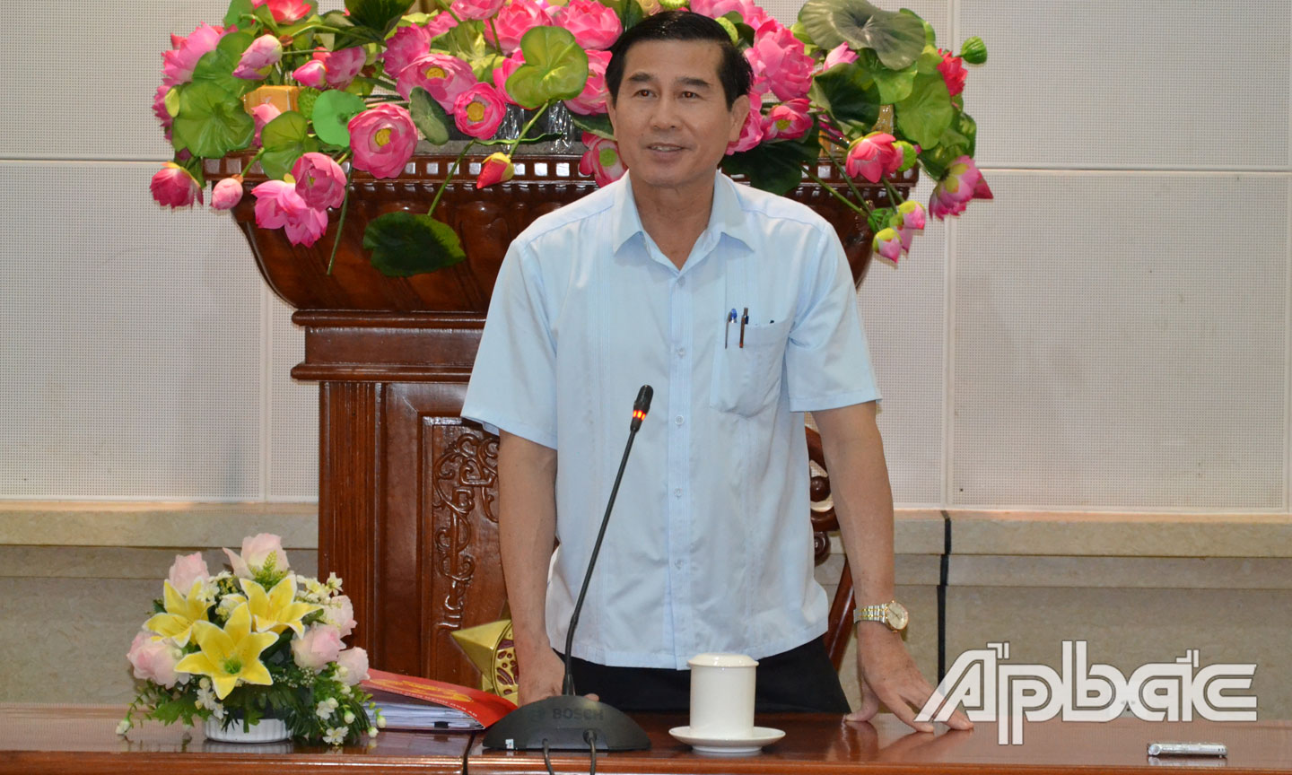 Đồng chí Lê Văn Hưởng phát biểu tại buổi làm việc.