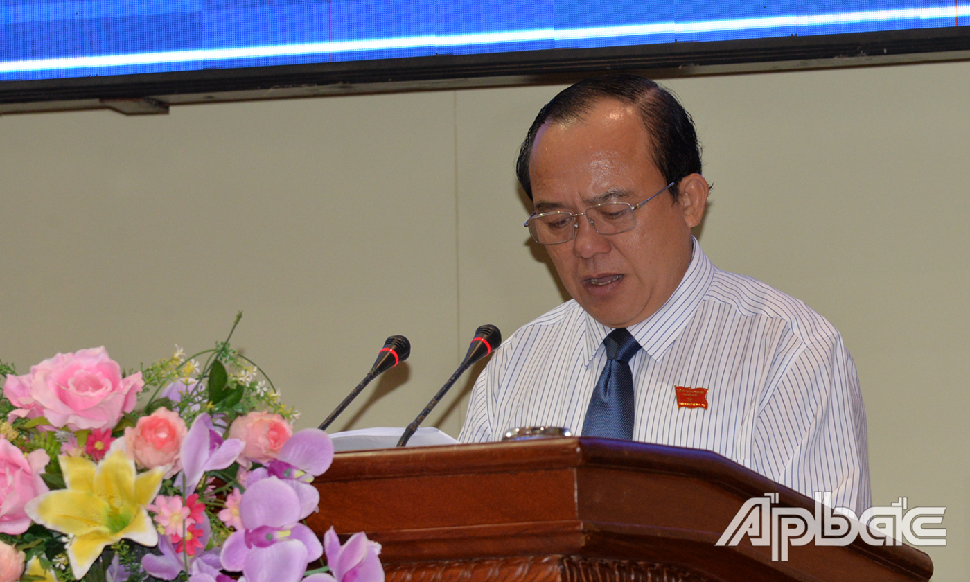 Đồng chí Nguyễn Chí Trung thông báo về việc MTTQ tỉnh tham gia xây dựng chính quyền và phản ánh ý kiến kiến nghị của nhân dân năm 2019