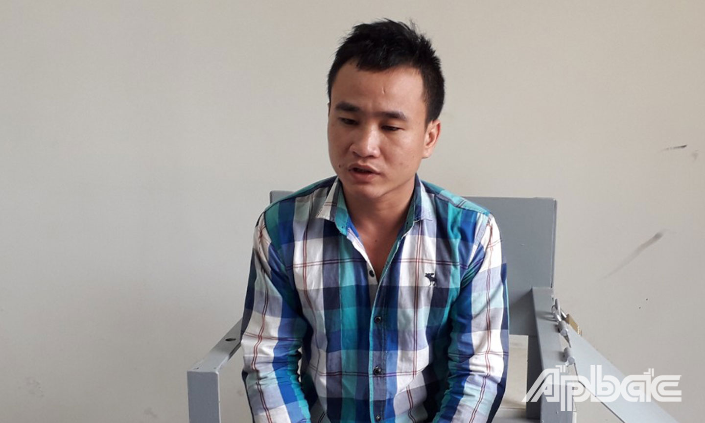 Mến tại cơ quan Công an.