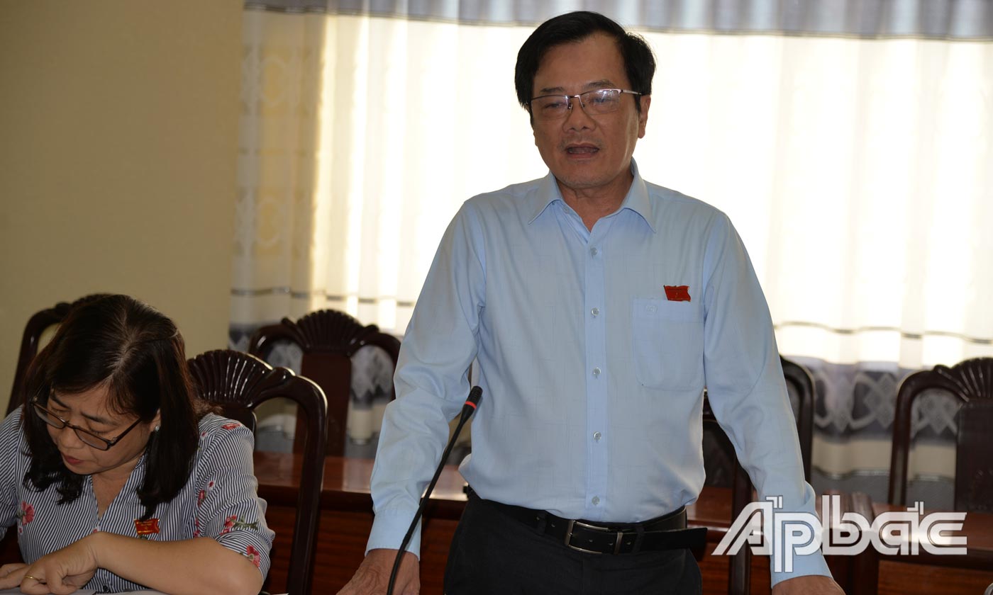 Đại biểu Tạ Văn Trầm phát biểu về vấn đề BHYT