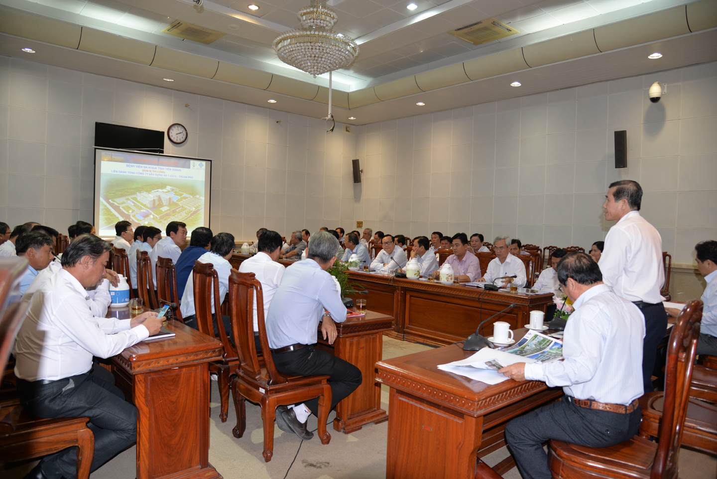  cuộc họp về giải pháp thi công gói thầu xây dựng và mua sắm, lắp đặt trang thiết bị công trình chính thuộc dự án Bệnh viện Đa khoa tỉnh Tiền Giang.