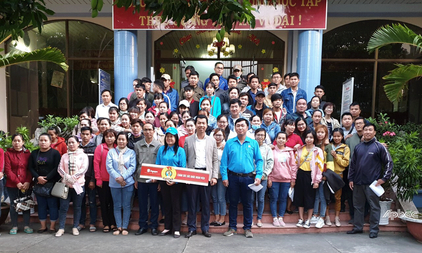 100 đoàn viên Công đoàn cơ sở các doanh nghiệp trực thuộc Công đoàn Các khu công nghiệp được khám sức khỏe miễn phí