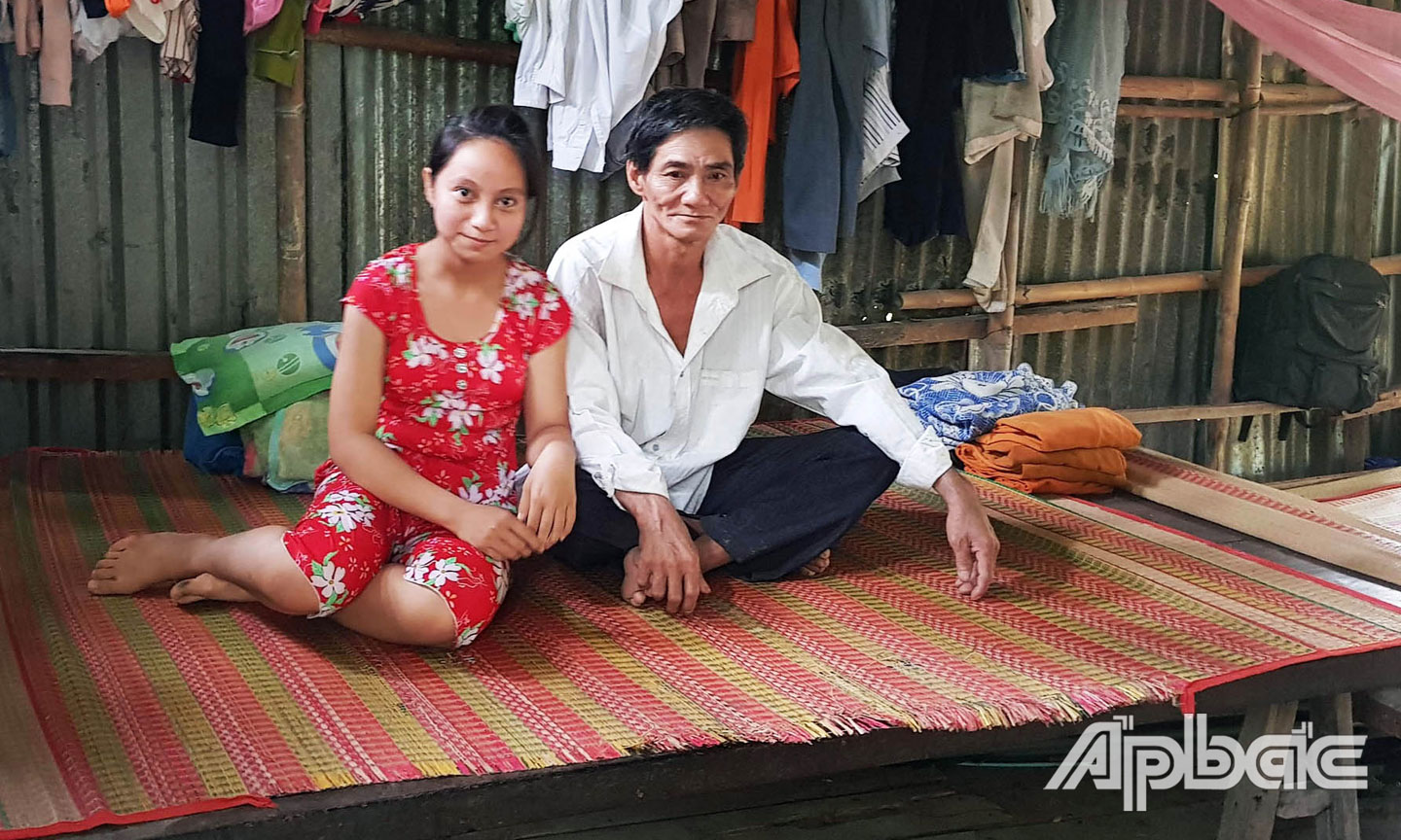 Anh Bảy bên con gái Ngọc Hương.