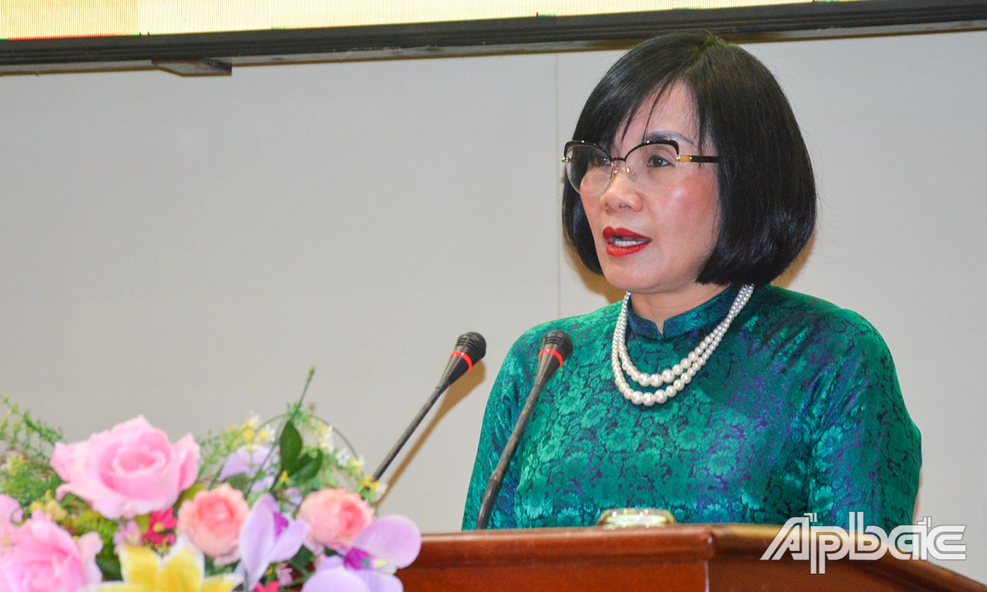 Đồng chí Đặng Hoàng Oanh phát biểu tại hội nghi.