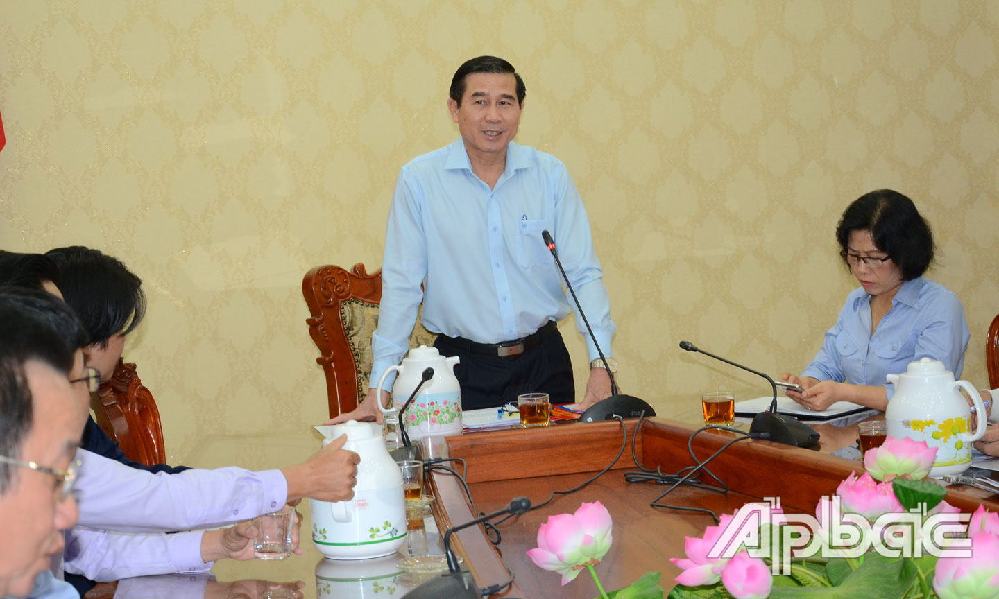 Chủ tịch UBND tỉnh Lê Văn Hưởng phát biểu tại buổi làm việc.