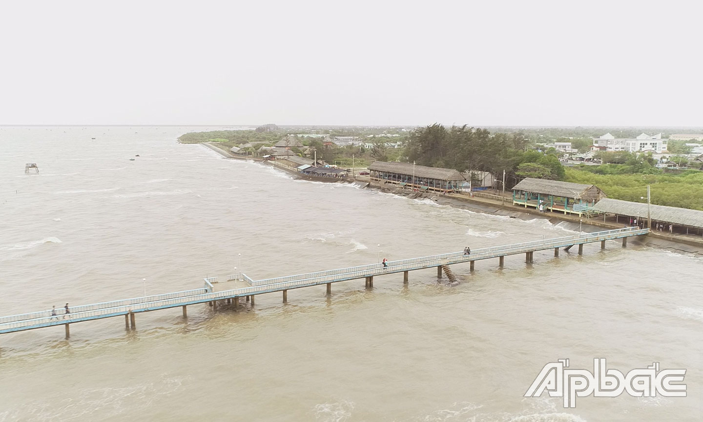 Tiềm năng du lịch biển  còn rất lớn.  Ảnh: TRẦN LIÊM