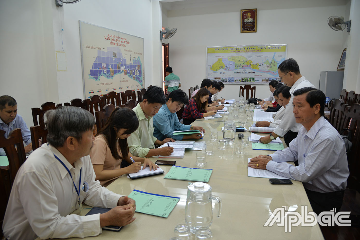 Quang cảnh buổi làm việc