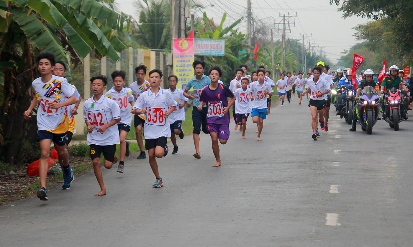 Các VĐV tranh tài ở Giải Việt dã Báo Ấp Bắc lần thứ 36 - năm 2019. Ảnh: VĂN THẢO.