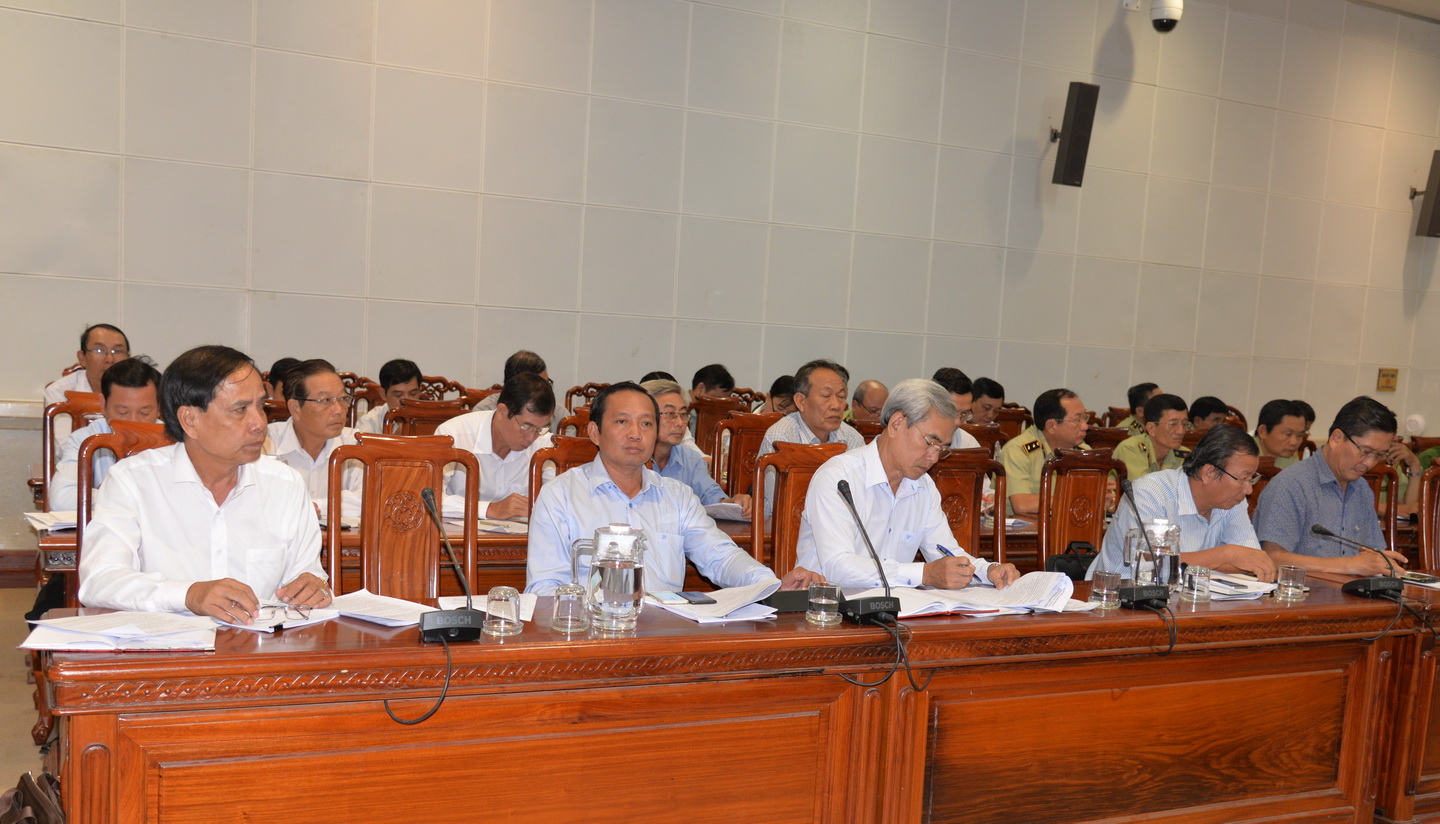 Thành viên Ban Chỉ đạo về VSATTP tỉnh và lãnh đạo UBND các huyện, thành phố, thị xã trong tỉnh tham dự hội nghị