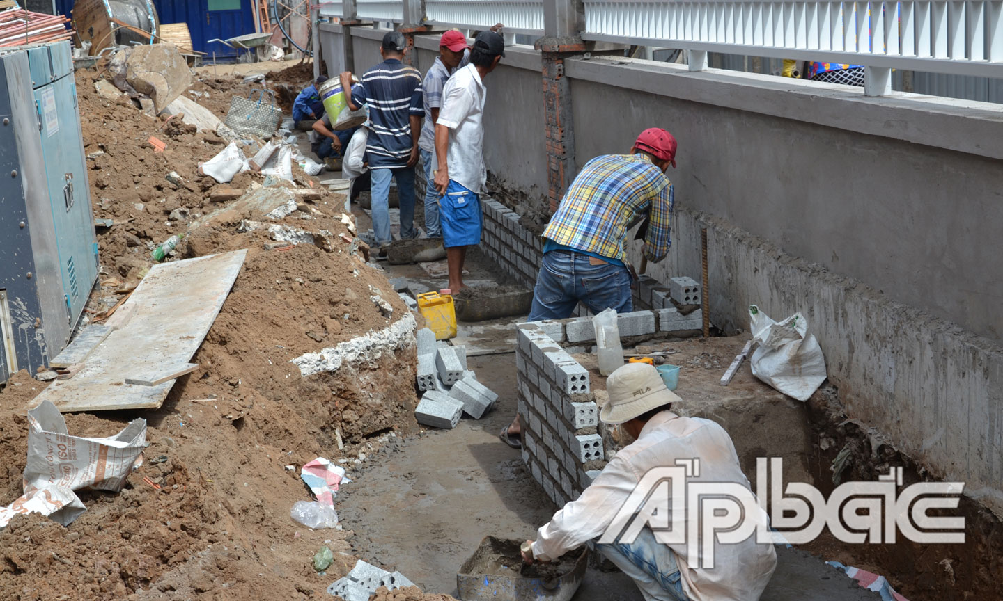 Trung tâm Phục vụ hành chính công tỉnh Tiền Giang đang hoàn thiện để đưa vào vận hành vào đầu năm 2020.  			        Ảnh: MINH THÀNH