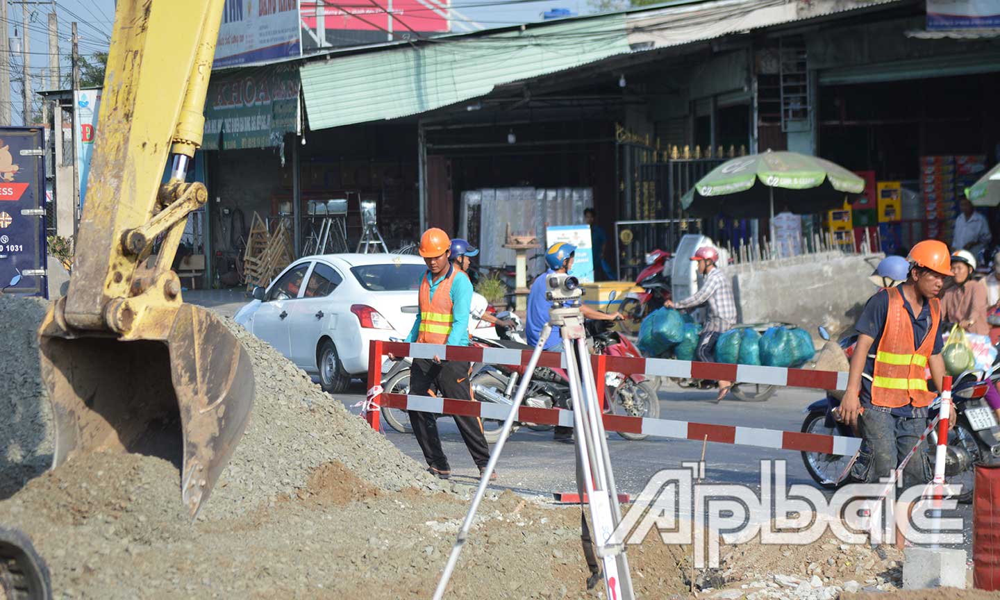 Khẩn trương thi công kịp tiến độ công trình.