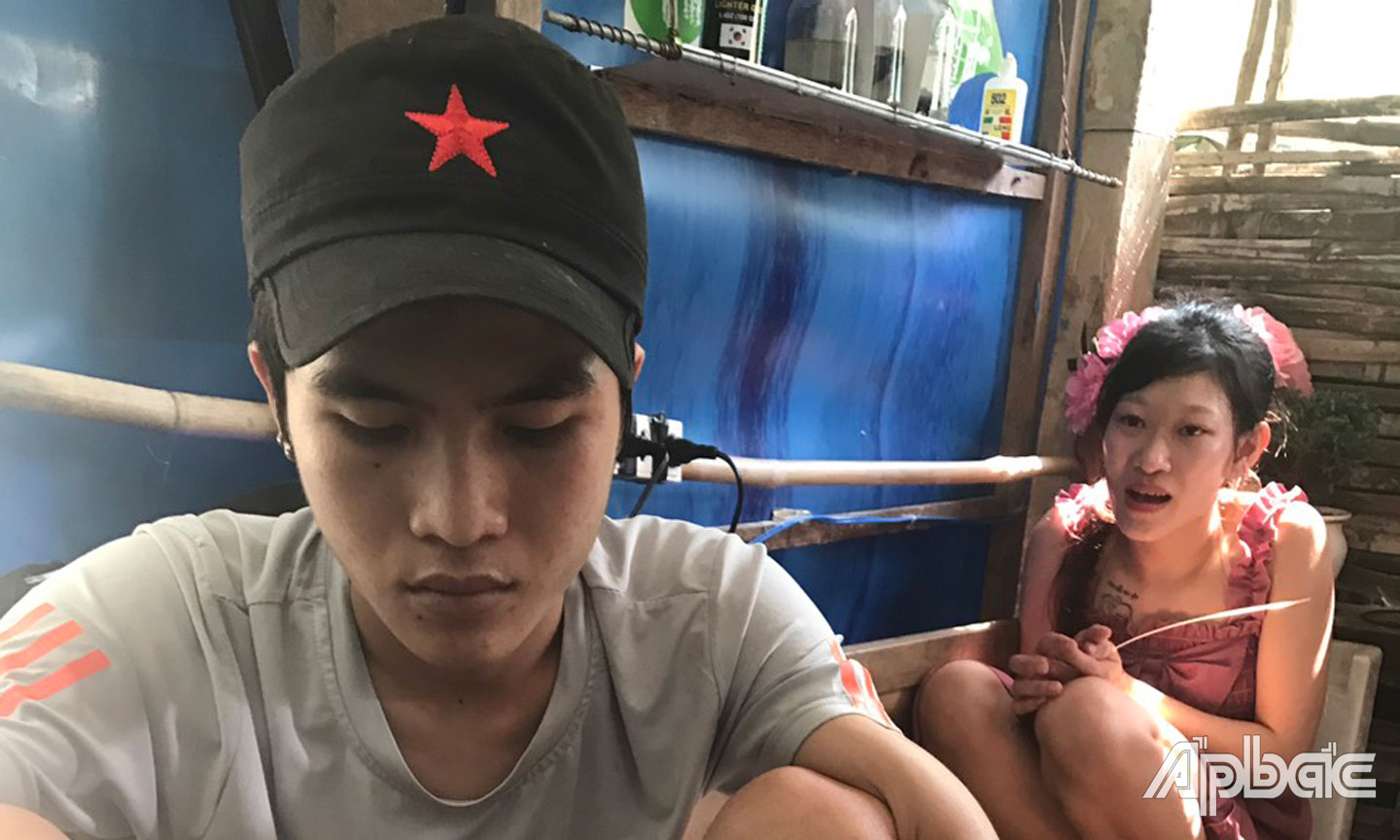 2 con nghiện sử dụng ma túy cùng đối tượng Linh.