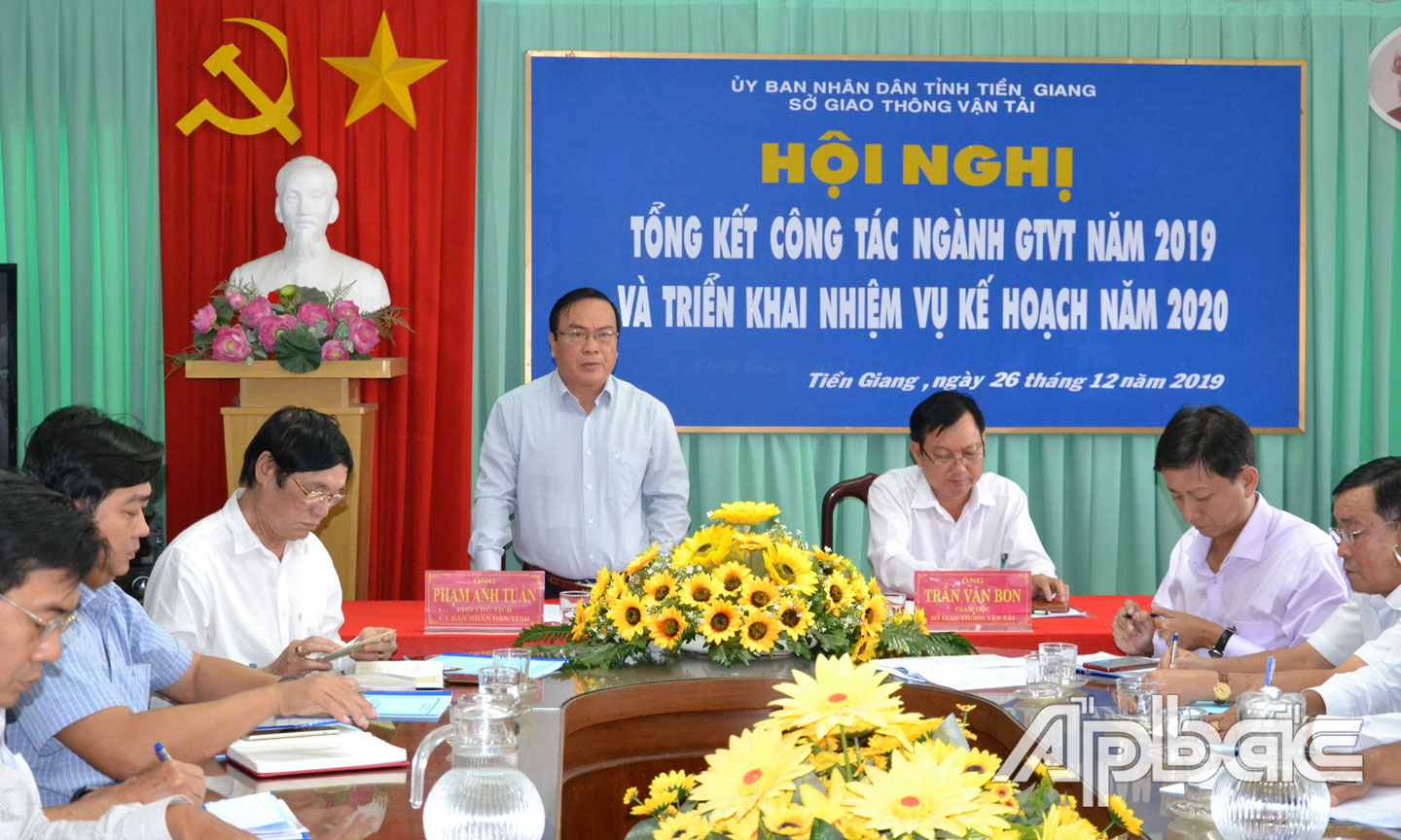 Phó Chủ tịch UBND tỉnh Phạm Anh Tuấn phát biểu tại hội nghị.