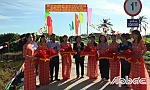 Vận động tặng cầu và quà tết