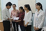 Trao 40 triệu đồng cho sinh viên có hoàn cảnh khó khăn