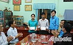 Trao 20 phần quà cho đoàn viên công chức khó khăn