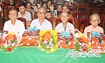 Đảng ủy xã Tân Mỹ Chánh trao Huy hiệu Đảng đợt 3-2