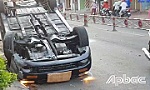 TP. Mỹ Tho: Xe Mercedes lật ngửa sáng mùng 3 Tết