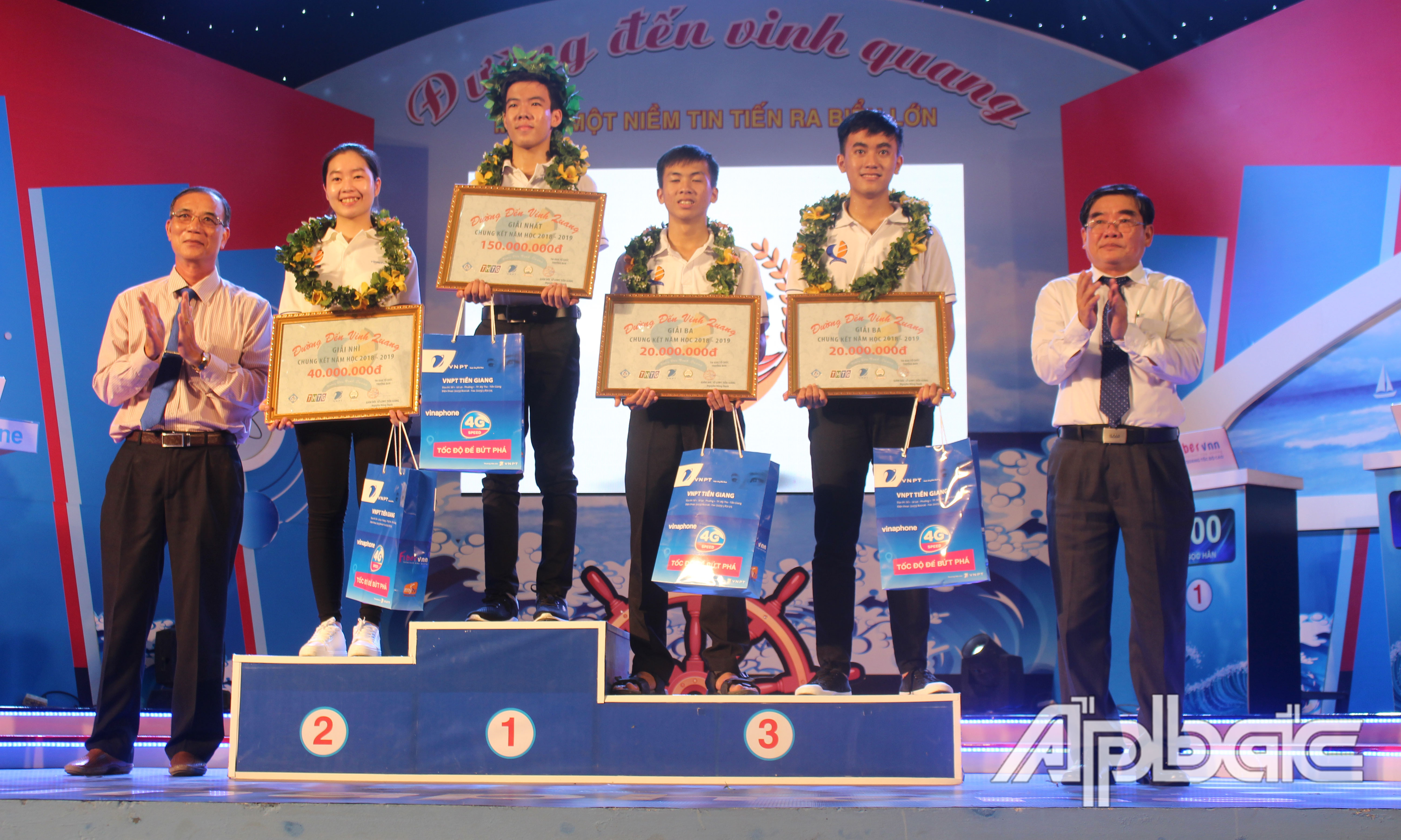 Chương trình “Đường đến vinh quang” bước sang năm thứ XI hứa hẹn nhiều hấp dẫn.  