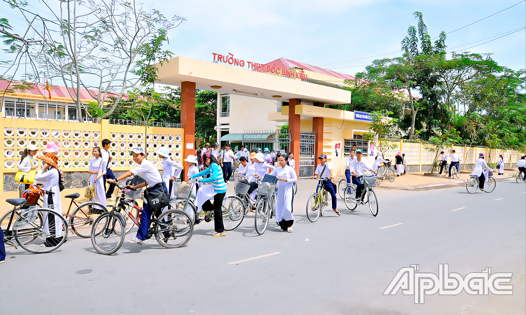 Trường THPT Đốc Binh Kiều phát huy truyền thống cách mạng, dạy tốt - học tốt, không ngừng nâng chất công tác  giảng dạy. 									(Ảnh tư liệu nhà trường) 