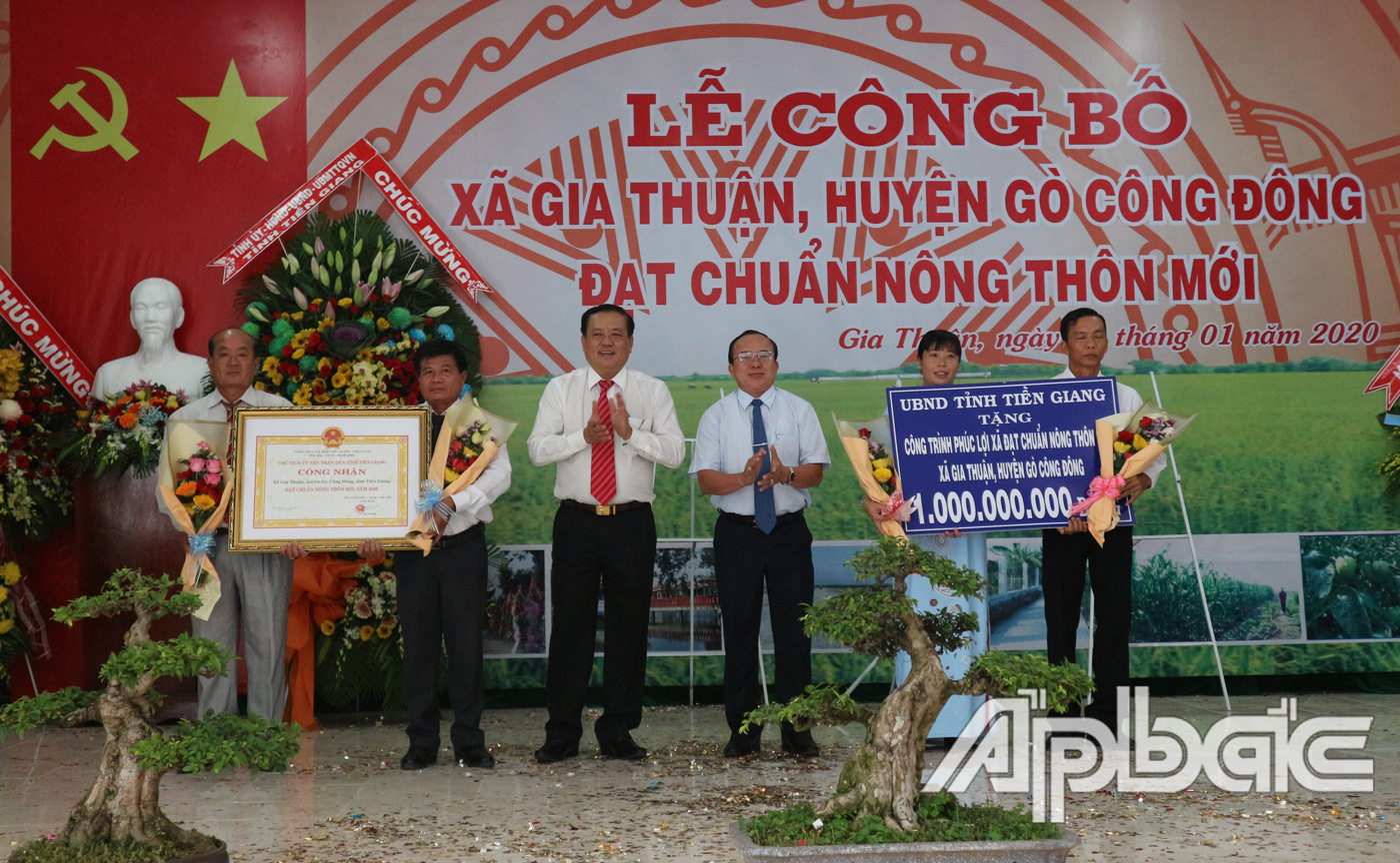 UBND tỉnh đã trao bằng công nhận đạt chuẩn NTM cho xã Gia Thuận