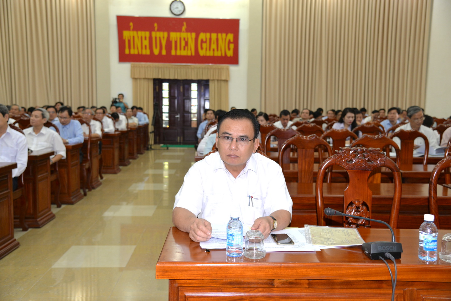 -	Đồng chí Võ Văn Bình, Phó bí thư Thường trực Tỉnh ủy chủ trì hội nghị tại điểm cầu Tiền Giang