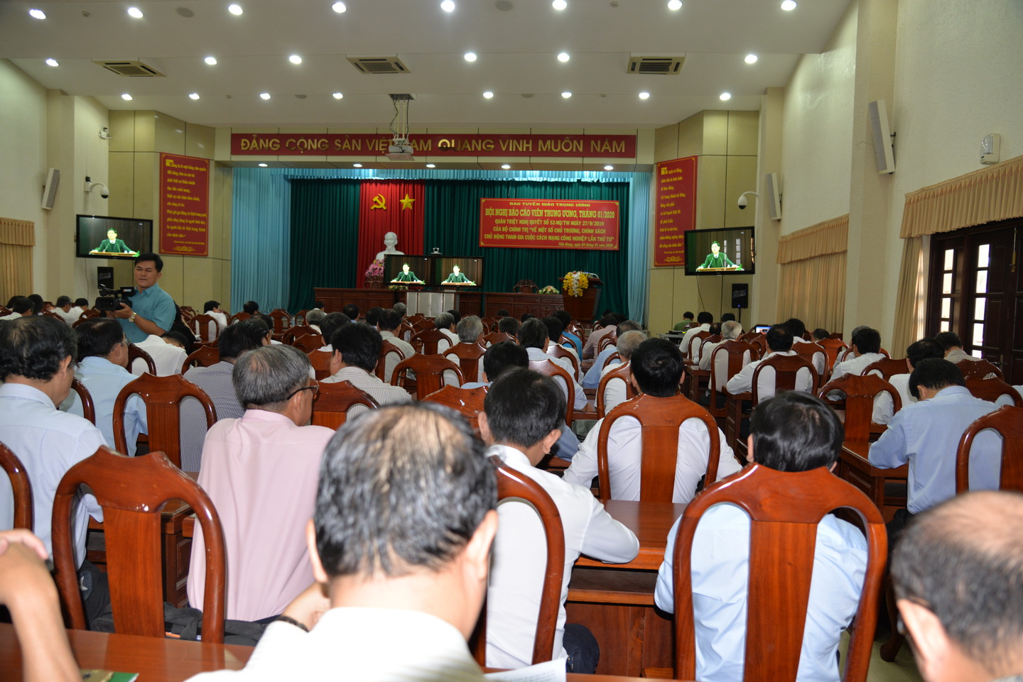 Quang cảnh hội nghị